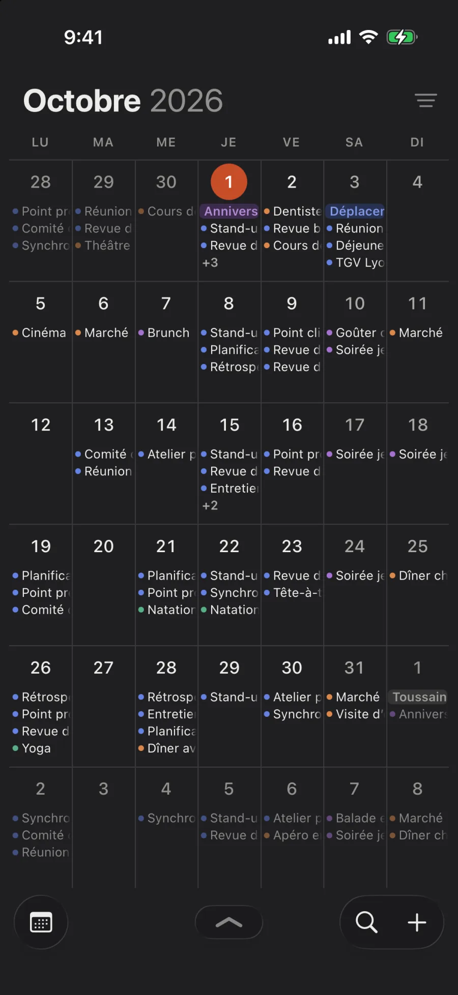 Octobre en plein écran, avec le titre des événements dans chaque jour.