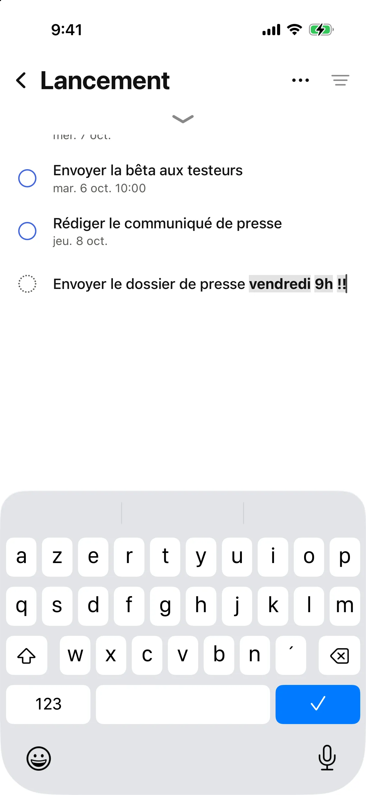 Gros plan sur la liste Lancement : à sa fin, « Envoyer le dossier de presse vendredi 9h !! » est tapé sur place, vendredi, 9h et !! repérés.